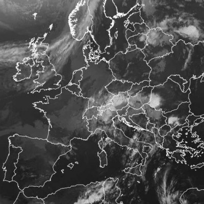 Abb. 1: Satellitenbild (Infrarot) vom 02.06.2024, 23:00 UTC (= 03.06.2024, 01.00 MESZ).<br />Quelle: https://wetterzentrale.de/, lizenziert unter https://creativecommons.org/licenses/by-nc/4.0/ .