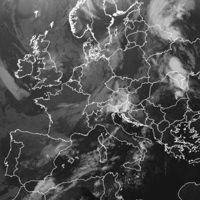 Abb. 1: Satellitenbild (Infrarot) vom 11.06.2024, 00:00 UTC (= 02.00 MESZ).<br />Quelle: https://wetterzentrale.de/, lizenziert unter https://creativecommons.org/licenses/by-nc/4.0/ .