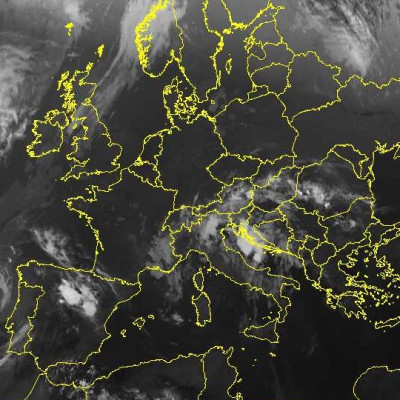 Abb. 2: Satellitenbild (Infrarot) vom 26.06.2024, 01:00 UTC (= 03.00 MESZ).<br />Quelle: https://wetterzentrale.de/, lizenziert unter https://creativecommons.org/licenses/by-nc/4.0/ .