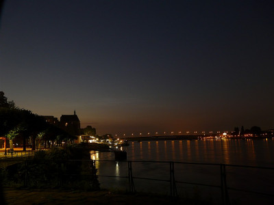 Lichtschwaches NLC-Display über dem Rhein in Bonn, aufgenommen am 31.07.2011 um 22:30 MESZ (eigenes Foto)