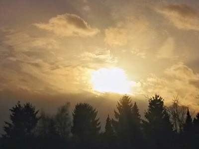 "Schraffierte Wolke" direkt in Sonnennähe.