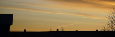 06:47 UTC, O - OSO, der Kondensstreifen >scheint< vor den entfernteren Schleiern bzw. darunter zu liegen
