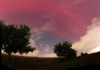 Pano_PL_10-10-2024_23-35Uhr_kl.jpg (333.58 KiB) 8123 mal betrachtet SAR Bogen in Süden? 23:35 Uhr