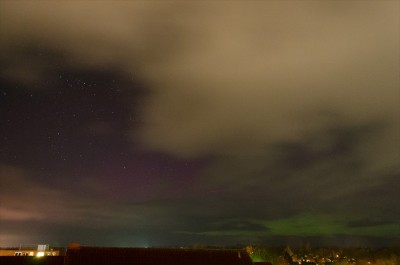 23:24, 18mm, ISO 3200, 10s bei f/3,5, Blick Norden, vllt rund 355°.<br />Nikon D5100 mit Nikkor DX 18-105mm