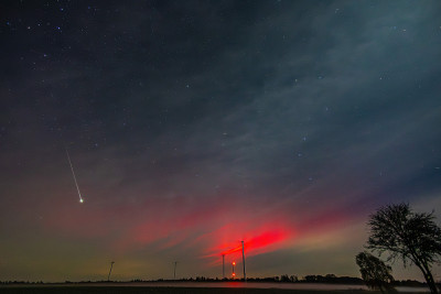 IMG_0717_k.jpg (173.66 KiB) 4641 mal betrachtet 1:58 UTC, Meteor und Polarlicht (deutlich visuell)
