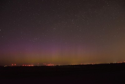 22:20 UT  18mm; f/ 3,5, ISO 3200, 20 sec - Lichtshow durch Beamer