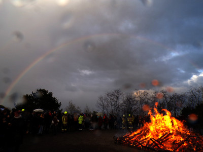 16 Osterfeuer Regenbogen Halde Haniel Bottrop 20260405b.jpg