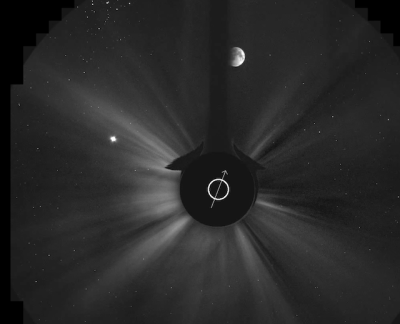 Mond halb verfinstert durch den Halterarm