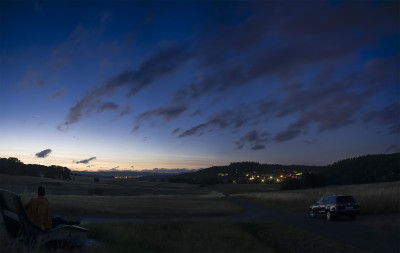 Sony a7iv, Tamron 35-150 f/2-2.8 @ 35mm f/2, 4x 5s (Mosaik).<br />Vordergrund gestackt, 25s f/8
