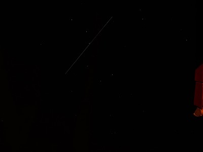 Überflug der ISS am 29.05.2016 um 00:25 MESZ; die ISS verfehlt knapp einen der Deichselsterne des Großen Wagens. Aufgenommen in Oberursel mit einer Sony DSC-HX400V; Belichtungszeit 30s bei Blende 2.8 und ISO 100; Brennweite (analog): 24mm.