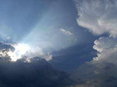 8 Wolkenstrahlen CuCbcap20160604.jpg