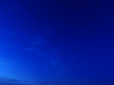 DSC05236k.jpg (296.69 KiB) 8630 mal betrachtet Flare von Iridium 11 am 08.06.2016 um 22:55:22 MESZ; Helligkeit berechnet -2.6 mag, beobachtet etwa -2 mag. Aufgenommen in Bonn mit einer Sony DSC-HX400V, Belichtungszeit 30s bei Blende 5 und ISO 100, Brennweite 24mm (Kleinbild).