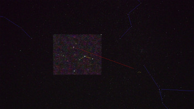 Originalbildgröße 5376x3024. Einkopiertes Feld in Originalauflösung. Meteorlänge ≈ 0,15°. <br />Helligkeit ≈ 7 mag (Umgebungssterne mit sehr unterschiedlichen Farbindices)