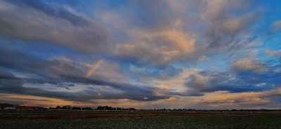 Regenbogen an Virga 140926F.jpg