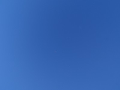 Flare von Iridium 7 am 05.08.2016 um 21:57:28 MESZ; Helligkeit etwa -3 mag. Aufgenommen in der Bonner Südstadt mit einer Sony DSC-HX400V, Belichtungszeit 30s bei Blende 8 und ISO 100, Brennweite 24mm (Kleinbild).