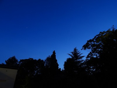 Überflug der ISS am 05.08.2016 zwischen 22:10 und 22:14 MESZ (I). Aufgenommen in Bonn mit einer Sony DSC-HX400V; Belichtungszeit 30s bei Blende 8 und ISO 100; Brennweite (analog): 24mm.