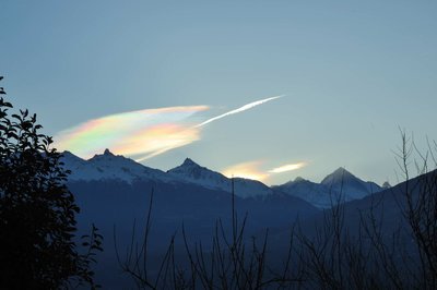 DSC_8856k_161227_8h53.jpg (148.13 KiB) 1976 mal betrachtet 27.12.2016 8:53 / Das rechte Gipfelchen im Hintergrund ist das Matterhorn