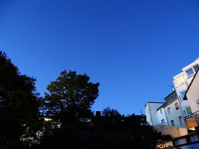 Flare von Iridium 41 am 26.05.2016 um 22:31:34 MESZ; Helligkeit etwa -2 mag. Aufgenommen in der Bonner Südstadt mit einer Sony DSC-HX400V, Belichtungszeit 20s bei Blende 2.8 und ISO 100, Brennweite 24mm (Kleinbild).