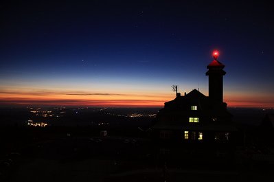 01.20 UTC Evtl. einzelne Strukturen bis Osten (Fichtelberghaus = 90°)