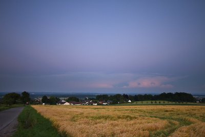 schwache Gegendämmerungsstrahlen, aufsteigender Erdschattenbogen hinter einem Gewitterkomplex | 24.06.17