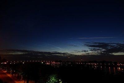 Das Display um 04:00 MESZ; es setzte sich rechts des Bildes bis zur Venus fort.