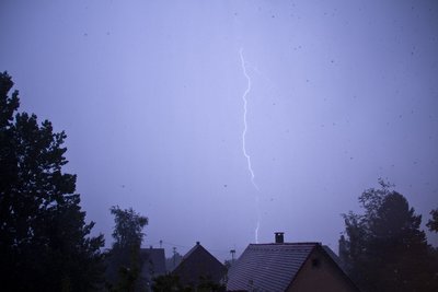 Linienblitz ohne große Verästelungen