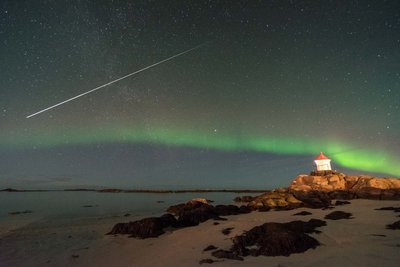 Einstellungen: 8s, ISO5000, f2.8; Uhrzeit: 20:10 UTC; Ort: Eggum Leuchtturm